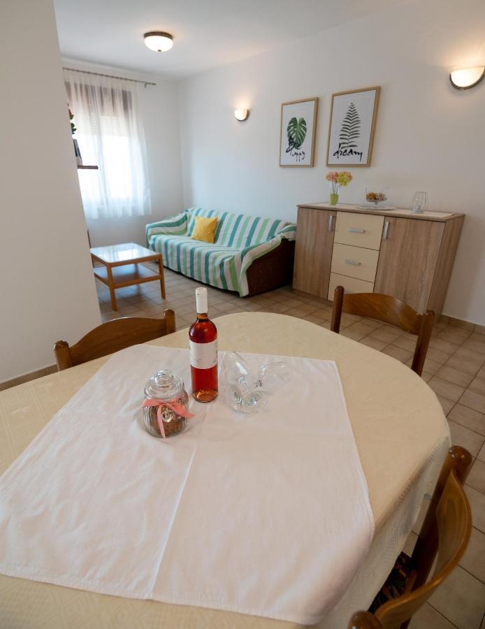 Apartments Dokovic Barbat na Rabu Екстер'єр фото