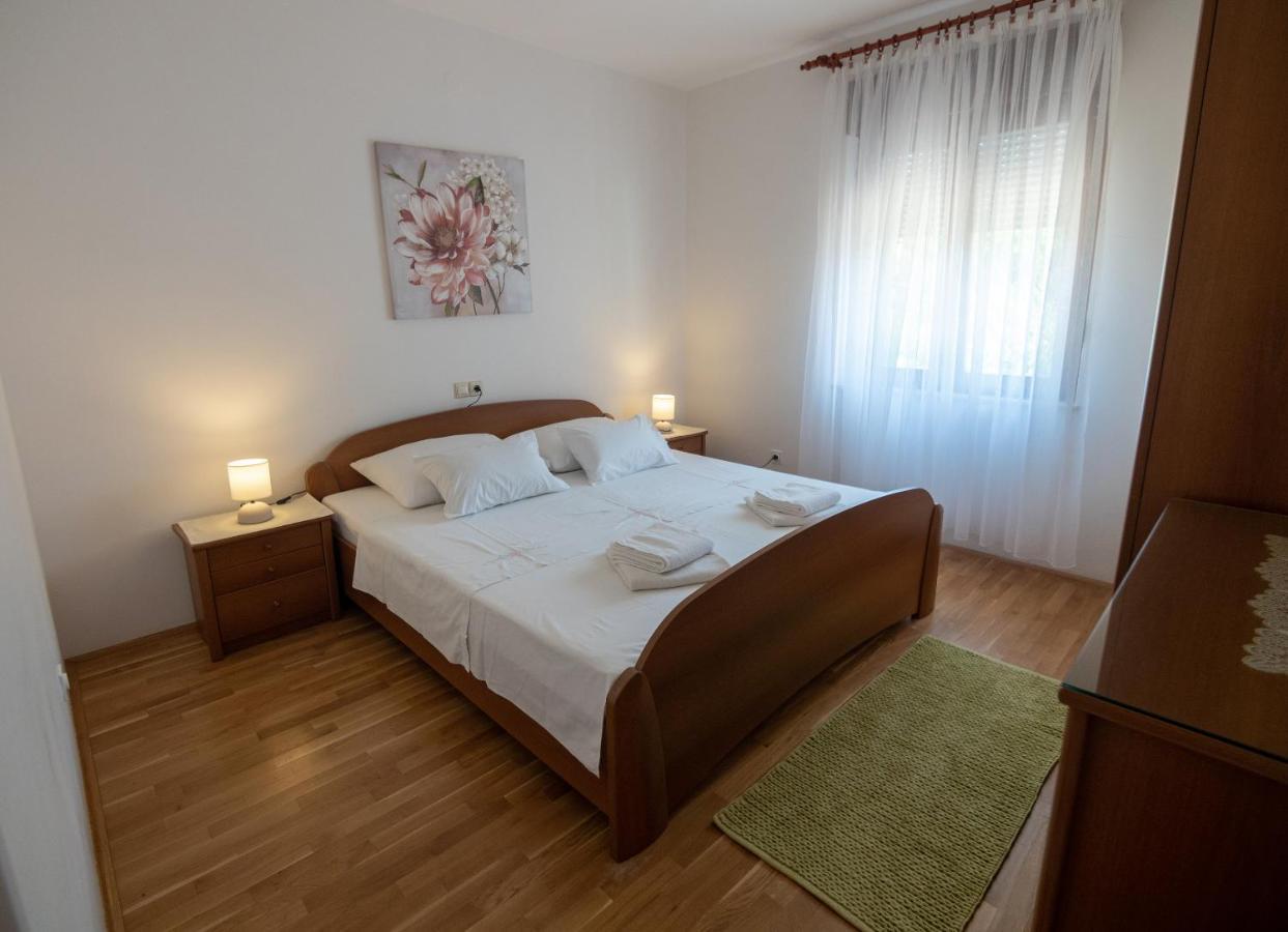 Apartments Dokovic Barbat na Rabu Екстер'єр фото
