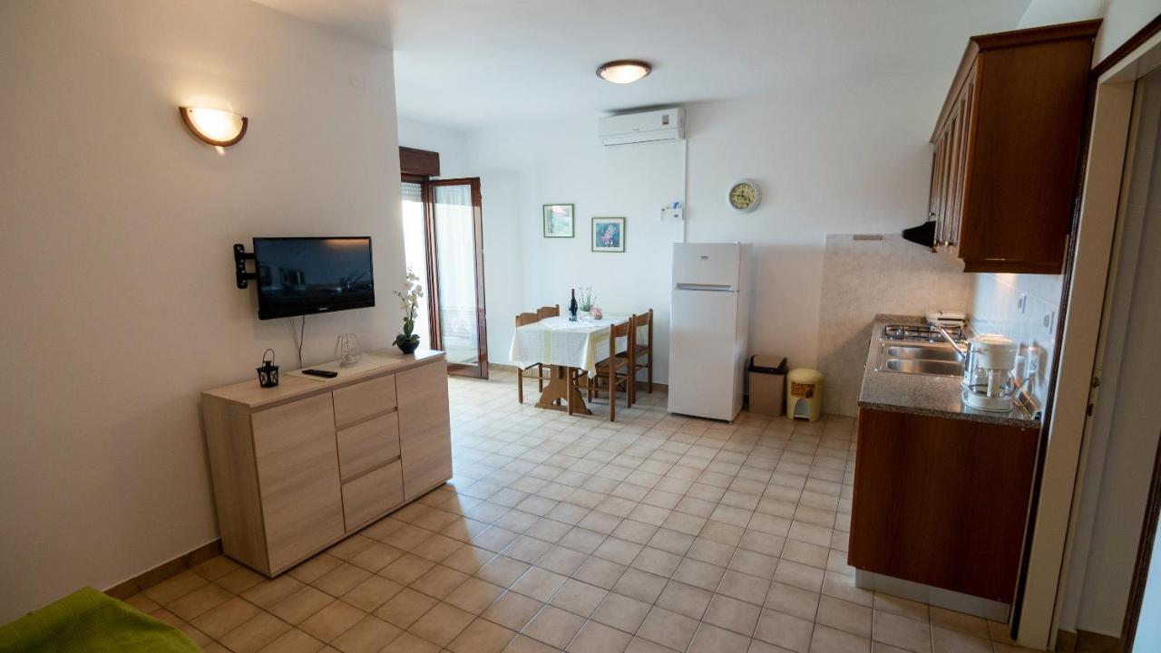 Apartments Dokovic Barbat na Rabu Екстер'єр фото