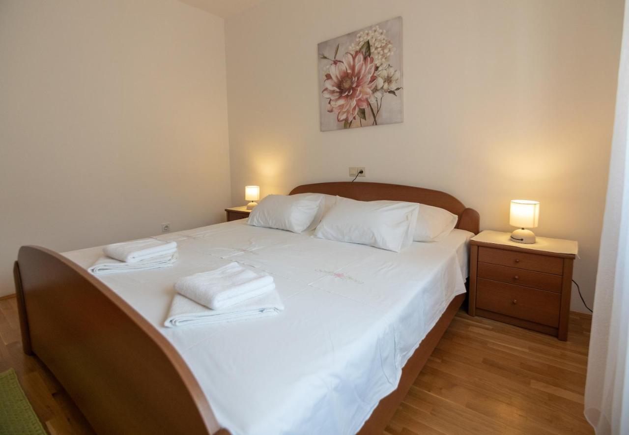 Apartments Dokovic Barbat na Rabu Екстер'єр фото